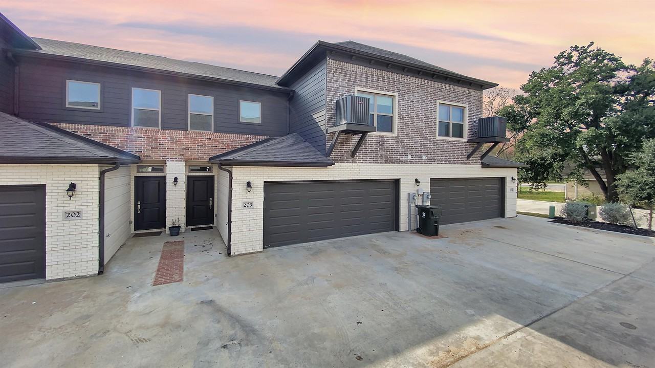 301 West 31st Street203 #203 - Photo 2 of 10