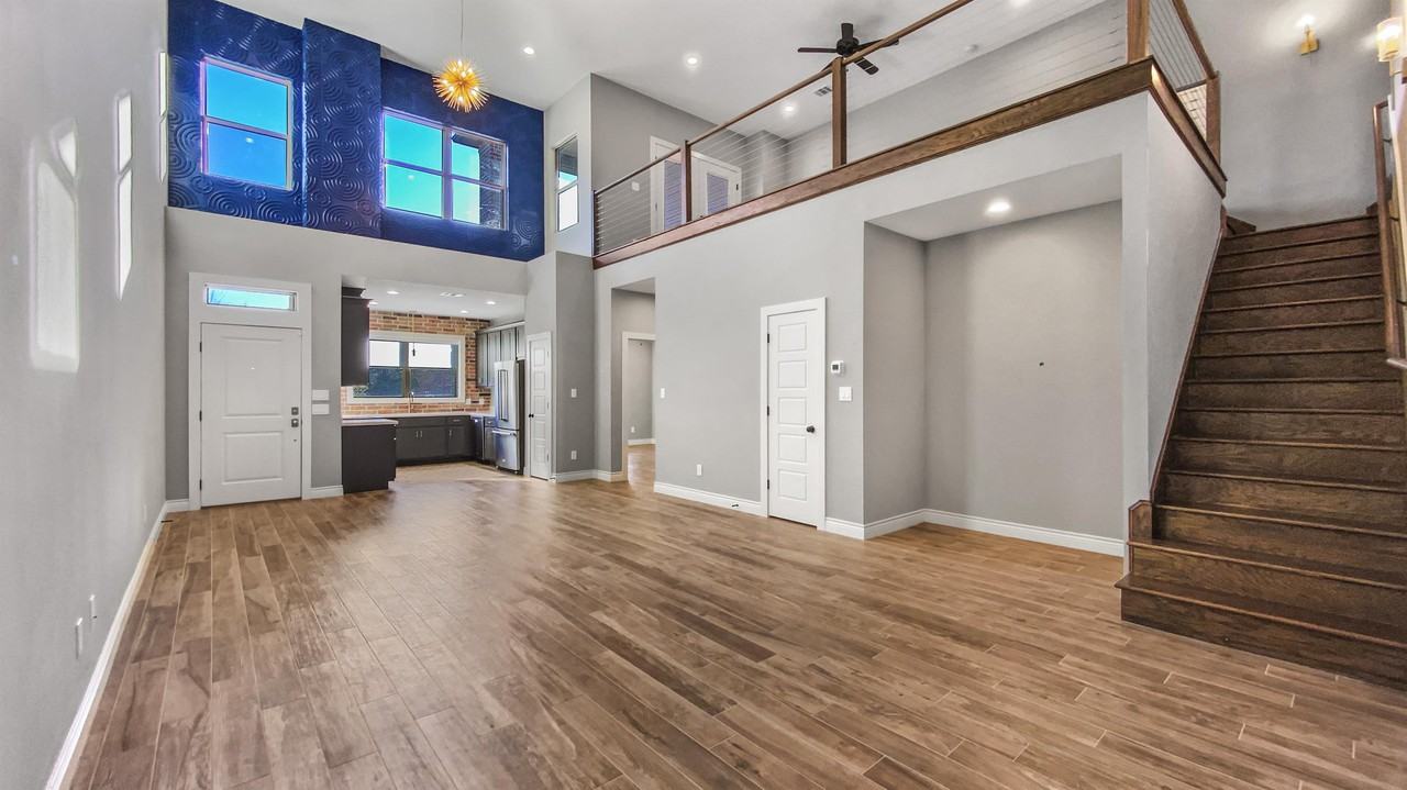 301 West 31st Street203 #203 - Photo 3 of 10