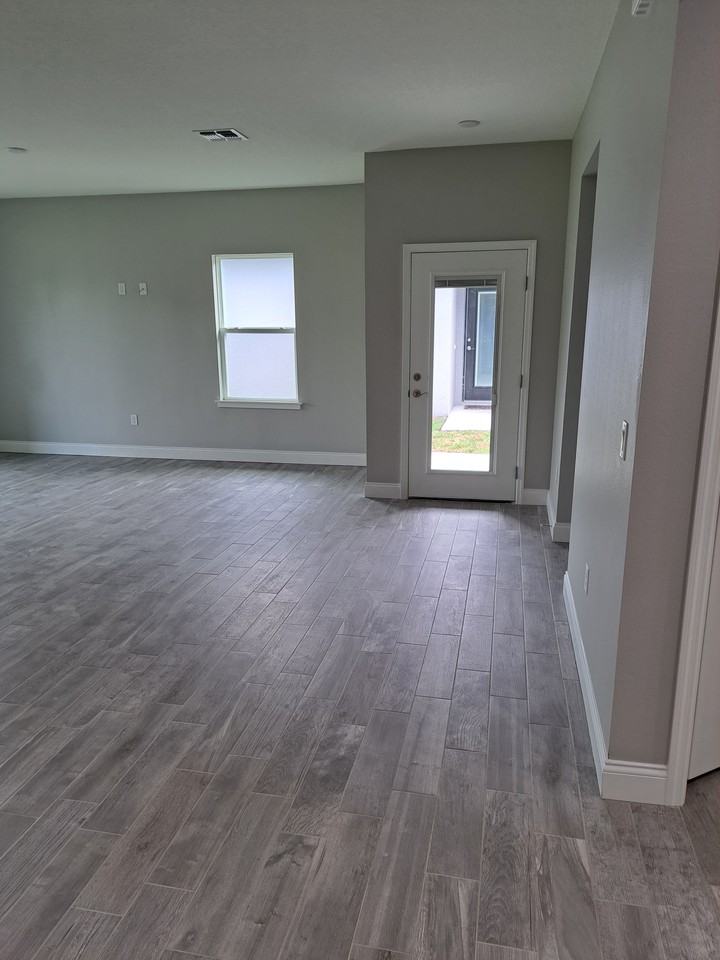 20629 Majestic St - Photo 3 of 17