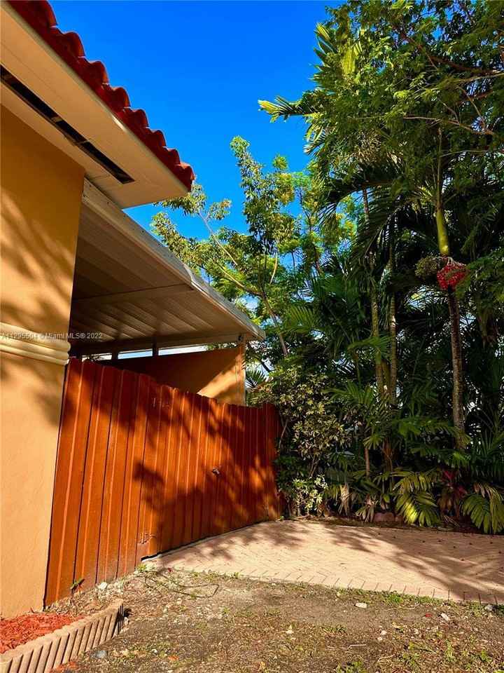 1895 Sw 17th Ter #1895 - Photo 2 of 8