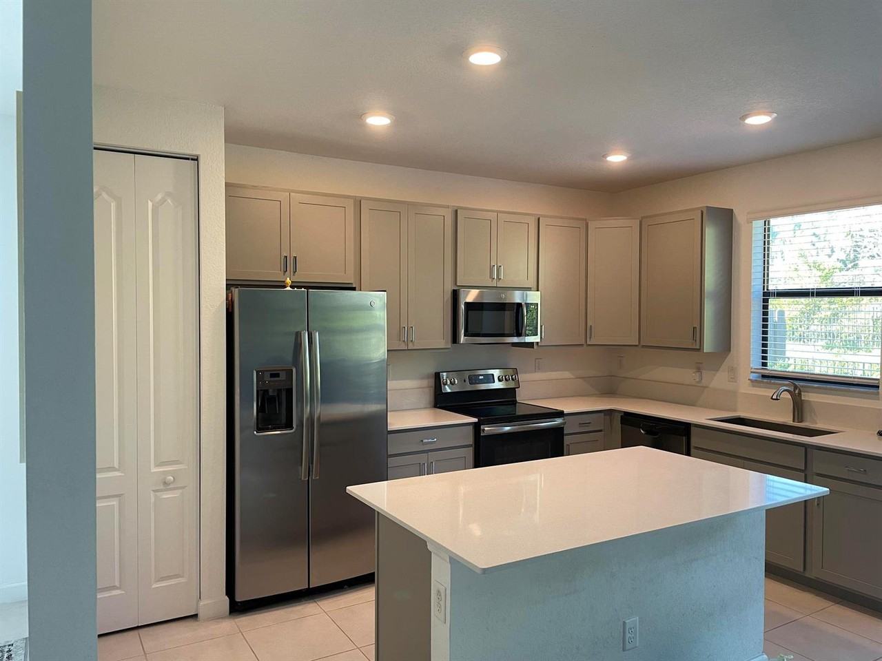 12772 Anthorne Ln #12772 - Photo 3 of 8