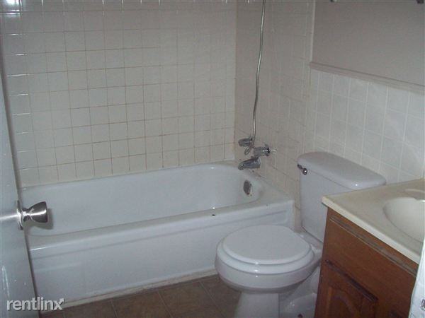 2915 N Salina Ave - Photo 3 of 11