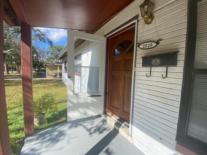 2525 Burlingame Dr W - Photo 2 of 9