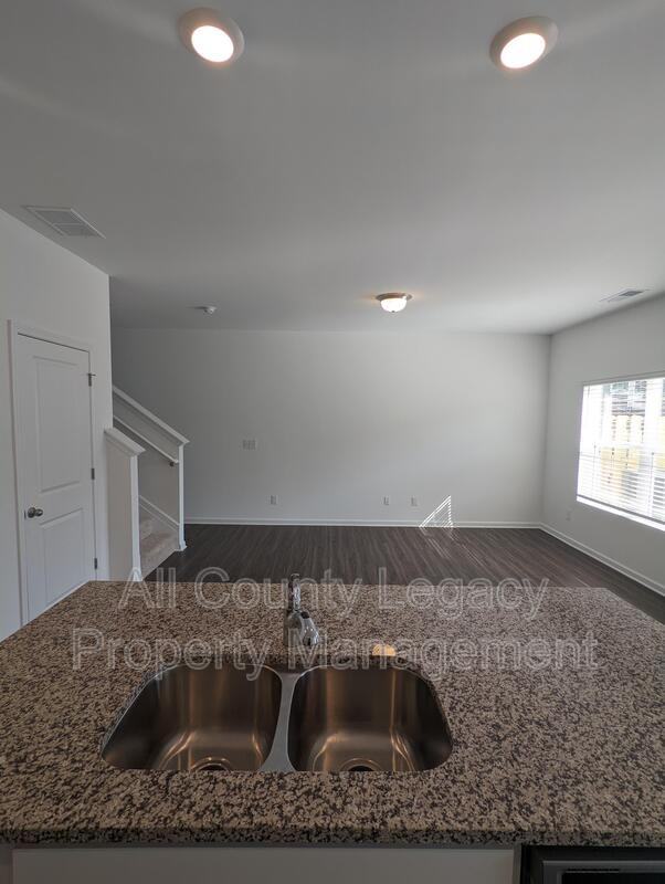 1100 Lossie Ln - Photo 3 of 11