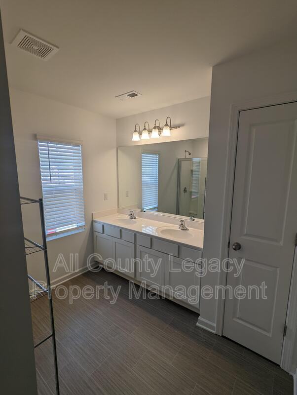 1100 Lossie Ln - Photo 7 of 10