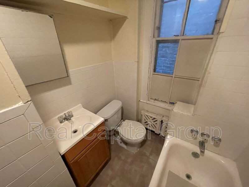 669 Clinton Ave #1stFL - Photo 4 of 7