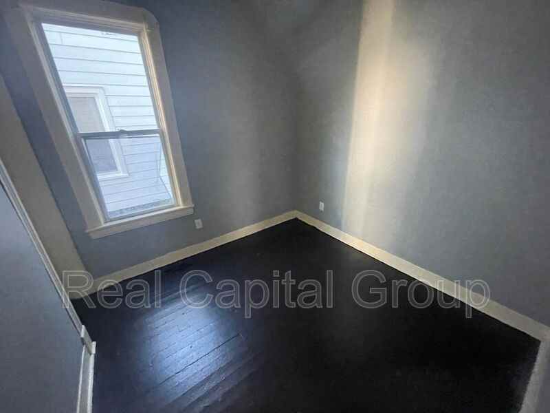 1600 Carrie St #1stFL - Photo 3 of 9