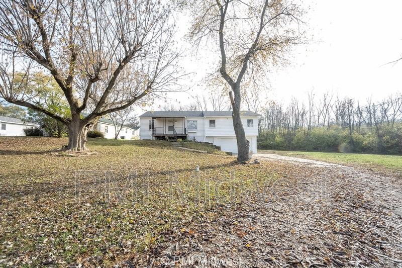 501 Strawberry Ln - Photo 2 of 41