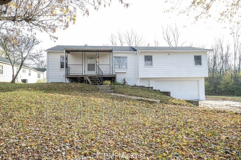 501 Strawberry Ln - Photo 3 of 41