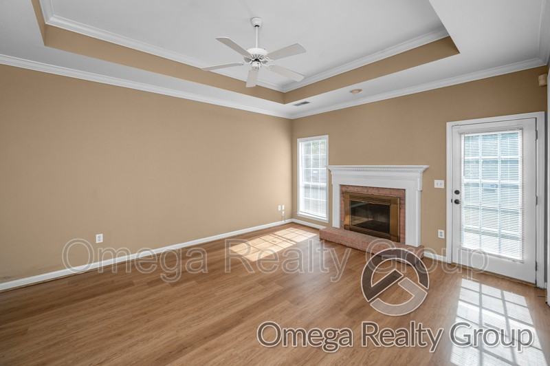 1240 Amberley Woods Dr - Photo 7 of 41