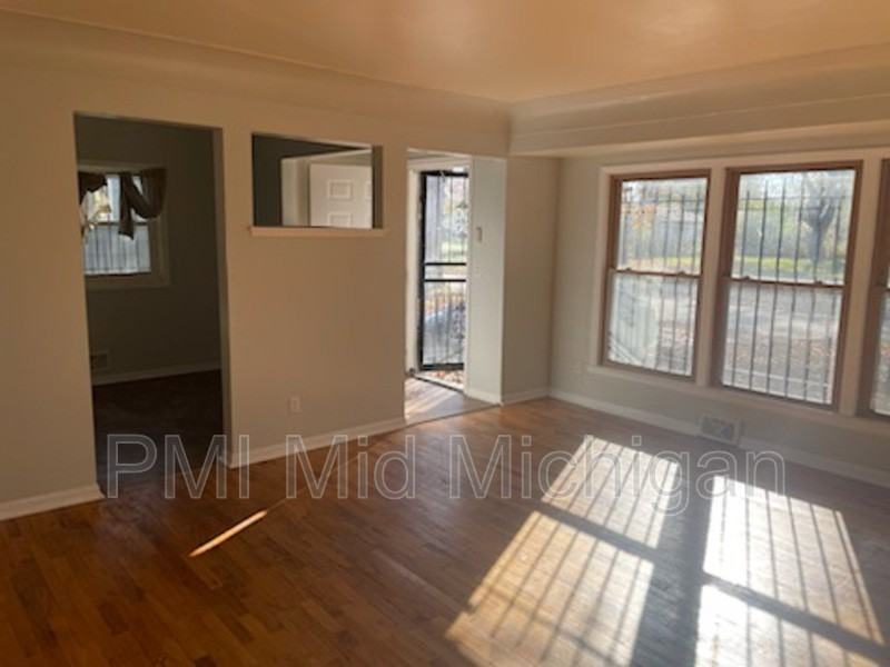 3635 Providence St - Photo 2 of 8