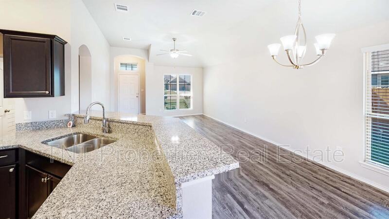 812 Mockingbird St - Photo 3 of 13