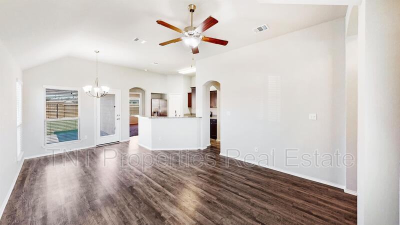 812 Mockingbird St - Photo 7 of 13