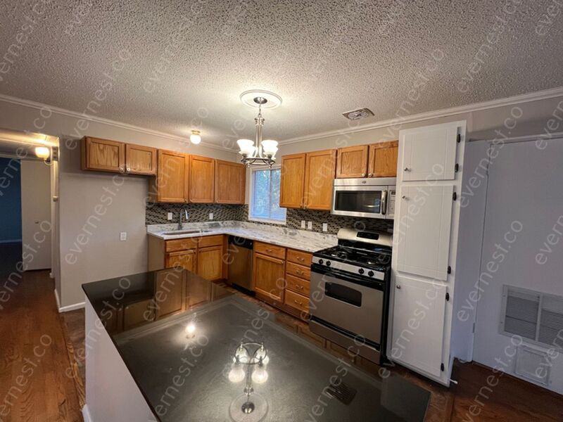 44 Westmont Cir - Photo 2 of 18