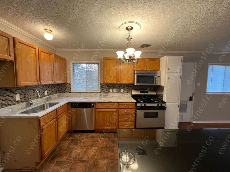 44 Westmont Cir - Photo 3 of 18