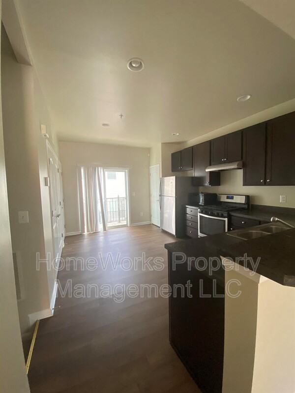 4404 Maple Wood Dr - Photo 2 of 48