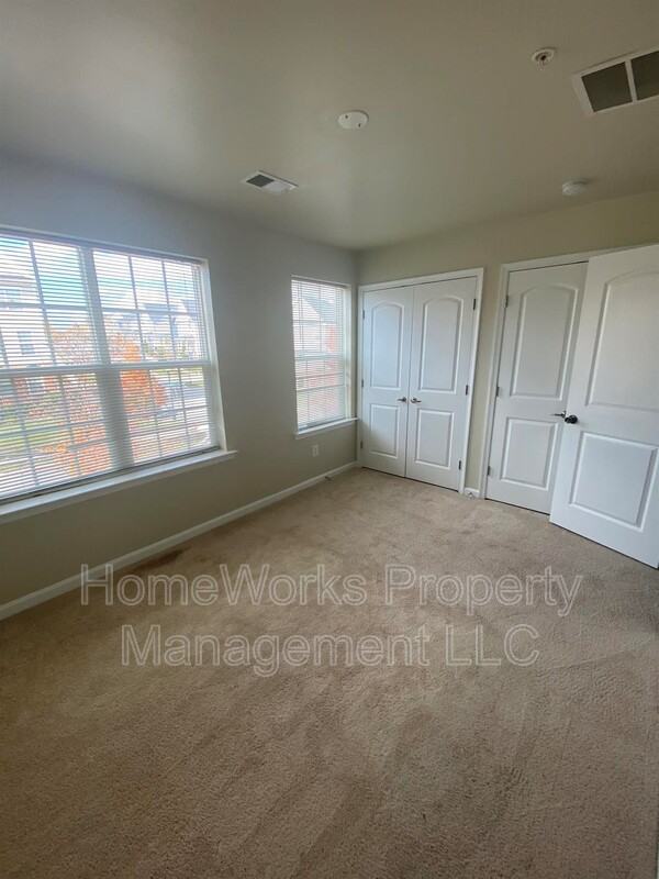 4404 Maple Wood Dr - Photo 3 of 48