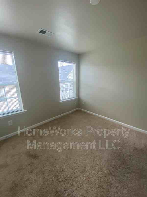 4404 Maple Wood Dr - Photo 4 of 48