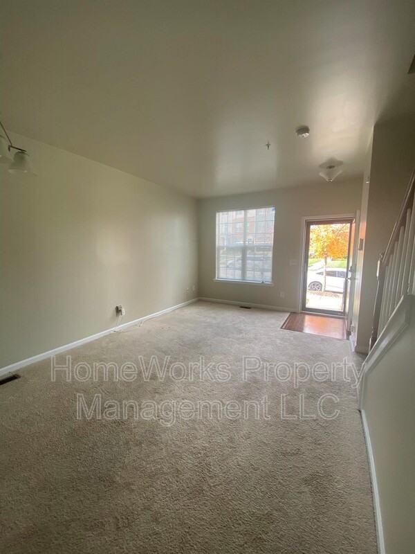 4404 Maple Wood Dr - Photo 5 of 48