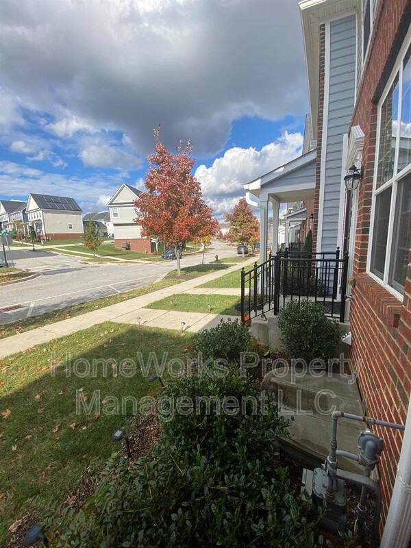 4404 Maple Wood Dr - Photo 6 of 48