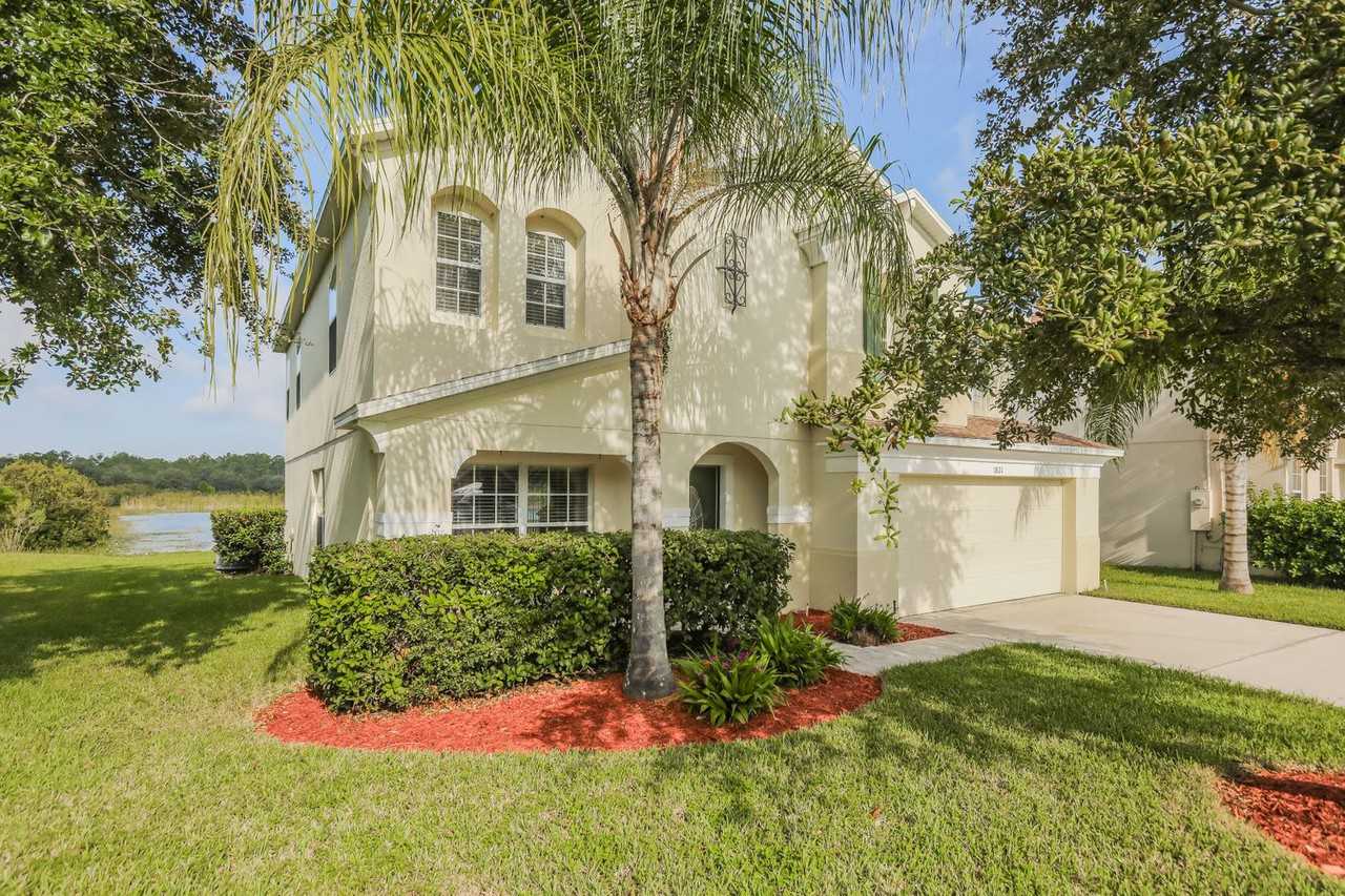 1821 Strathmore Cir - Photo 3 of 20