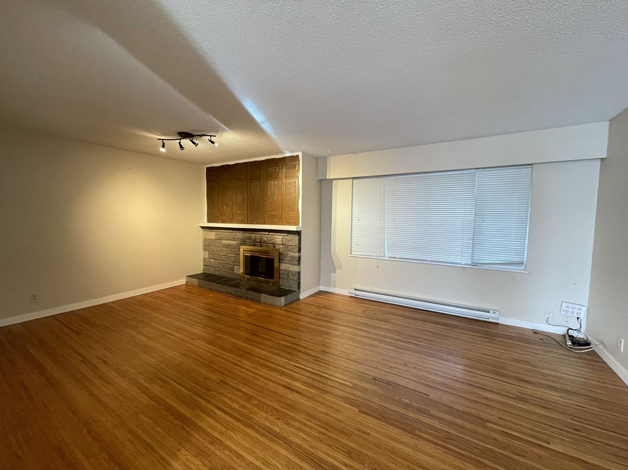 2390 Kitchener Avenue - Photo 3 of 9