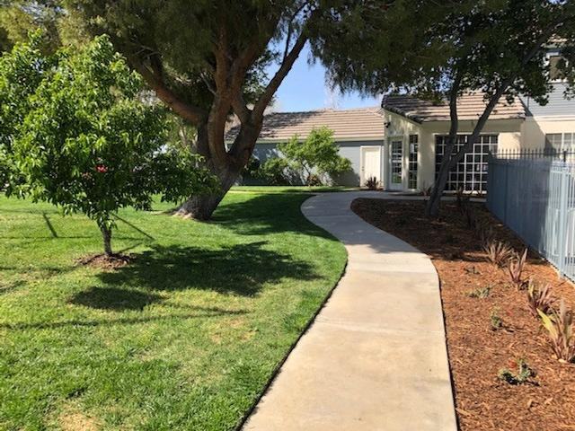 250 E Avenue R - Photo 2 of 7