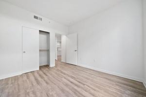 featured image of 301 E Jeanette Ln