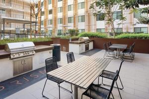 featured image of 301 E Jeanette Ln