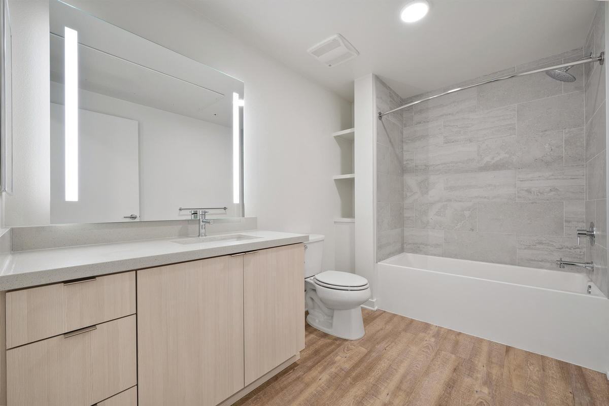 301 E Jeanette Ln - Photo 7 of 36