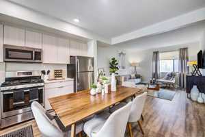 featured image of 301 E Jeanette Ln