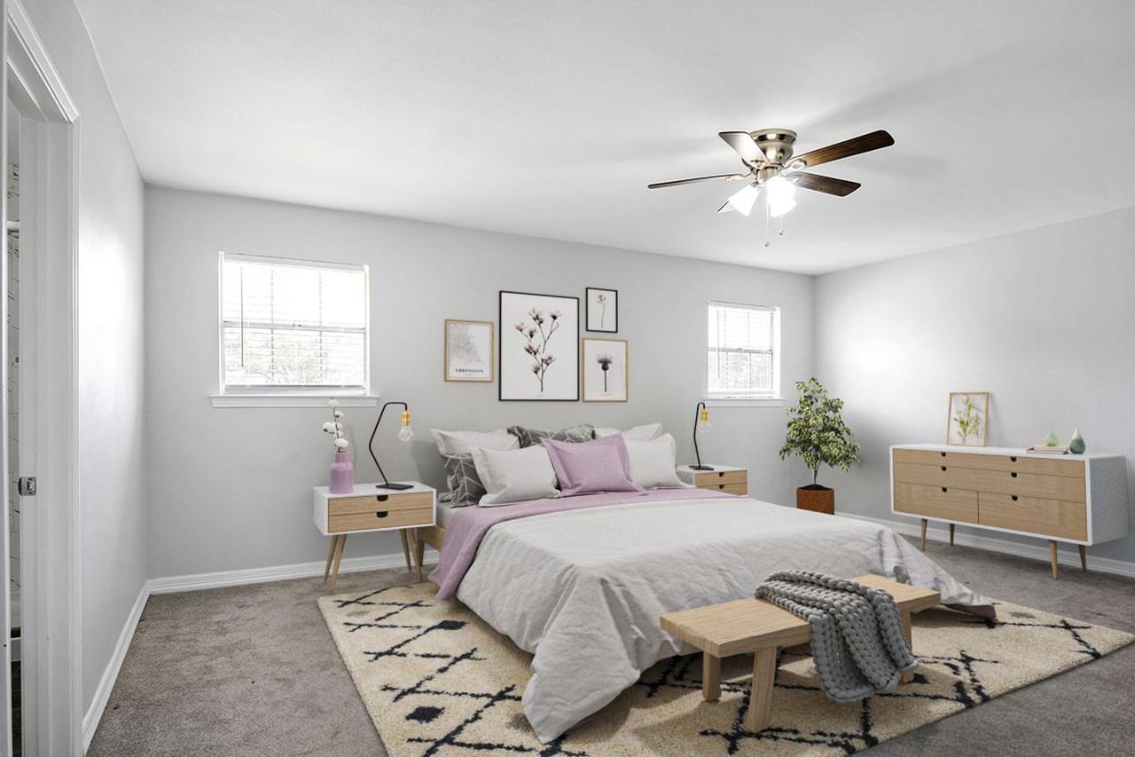 Lavishly remodeled Plano home with fenced yard & pool - Photo 7 of 27