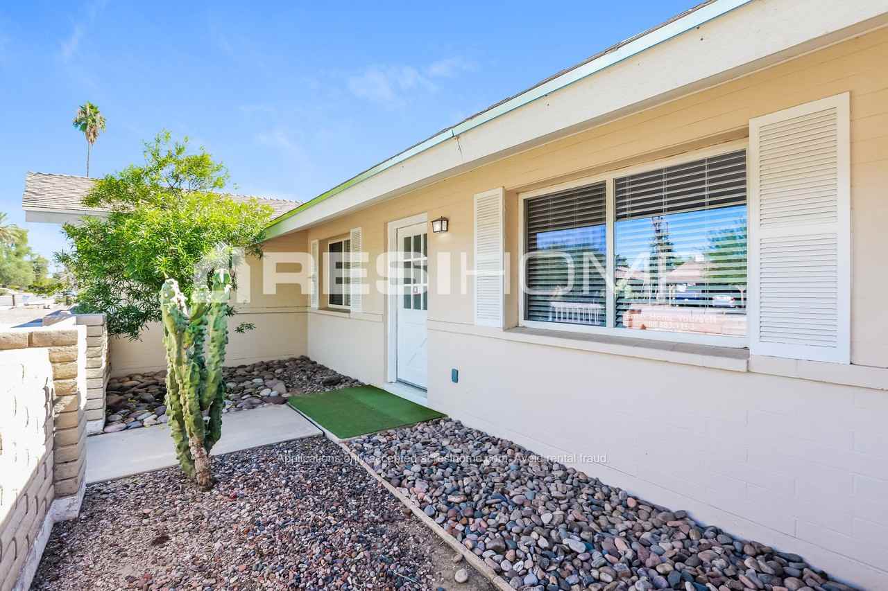 1133 E Geneva Dr - Photo 3 of 23