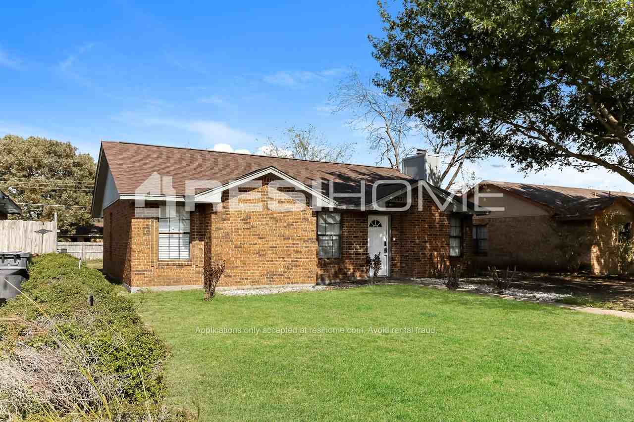 7931 Texridge Dr - Photo 3 of 23