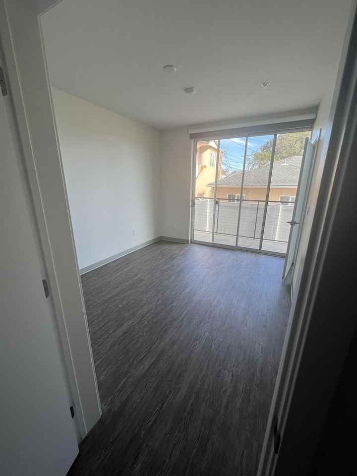 2828 Broadway - 20 #20 - Photo 2 of 14