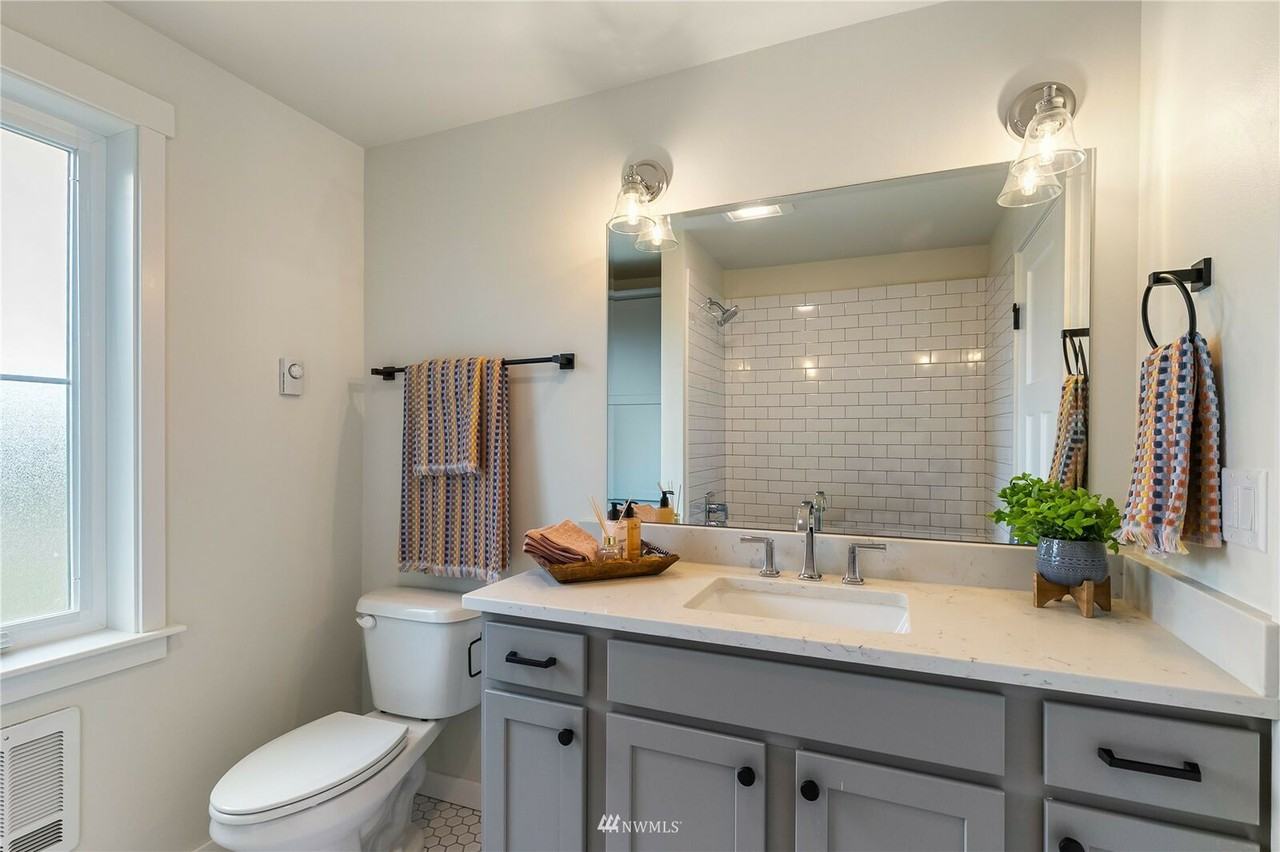 3228 E Sunset Dr #1 - Photo 2 of 17