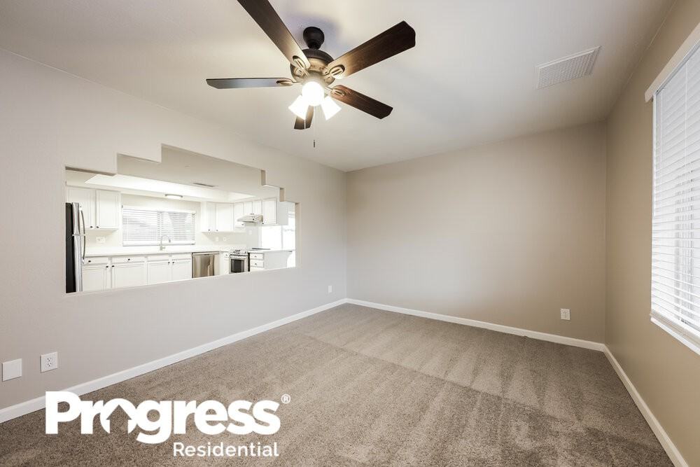 11002 N 42nd Ave - Photo 3 of 16