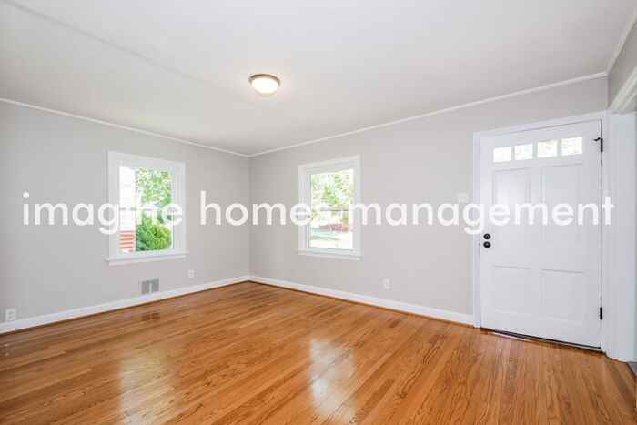 410 Rose Ln - Photo 3 of 14