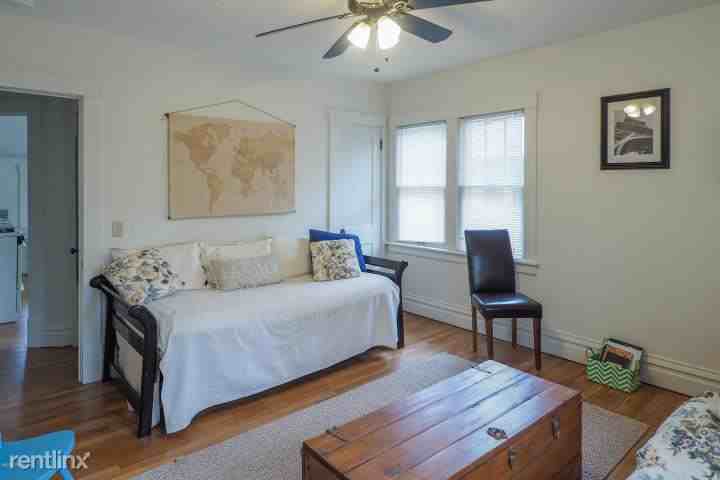 2324 Oakland Dr - Photo 3 of 13