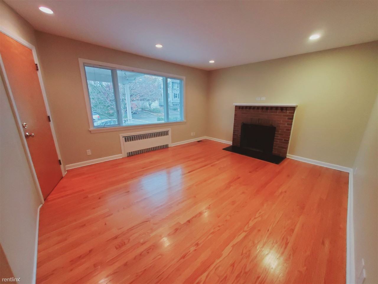 21 Lyon Ave - Photo 2 of 13