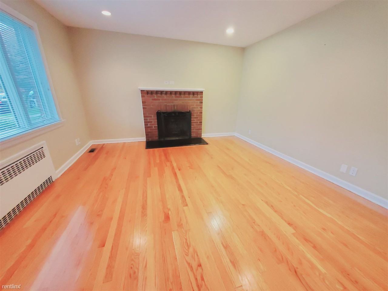 21 Lyon Ave - Photo 3 of 13