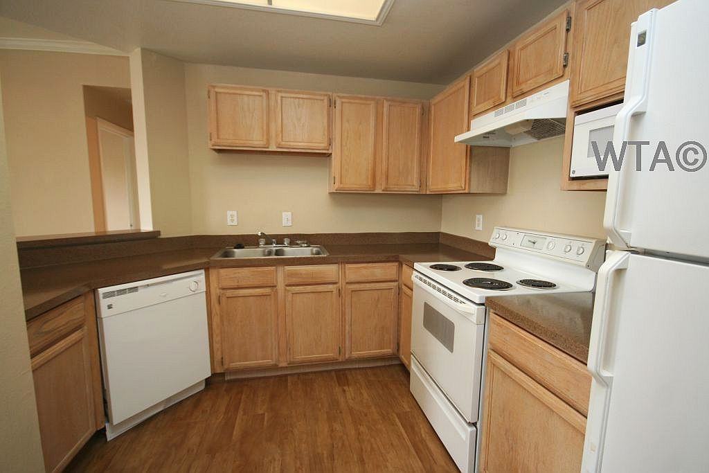 12701 WEST AVENUE - Photo 3 of 26