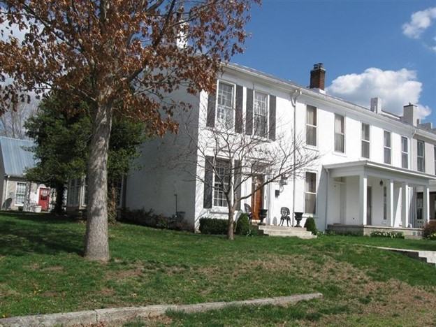 110 N Front St - Photo 2 of 9