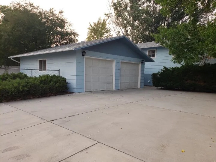 2754 Phyllis Cir S - Photo 3 of 15