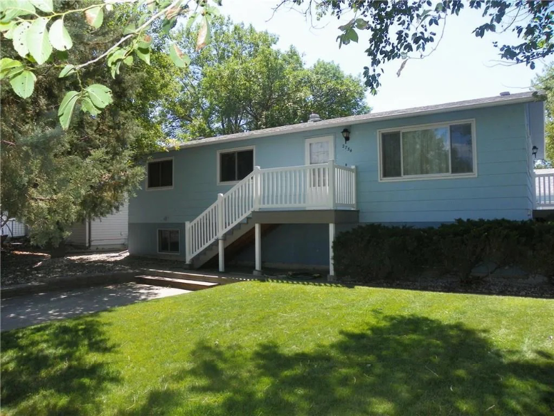 2754 Phyllis Cir S - Photo 2 of 15