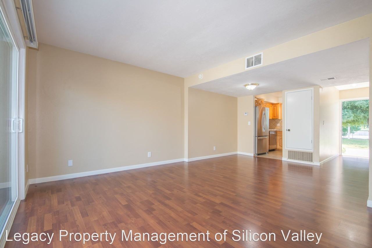 3211 Halbreath Ct - Photo 3 of 12