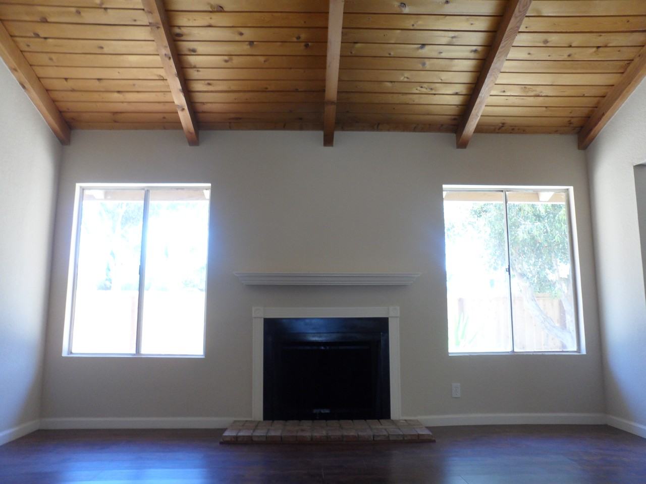 16377 Arnold Ave - Photo 3 of 10