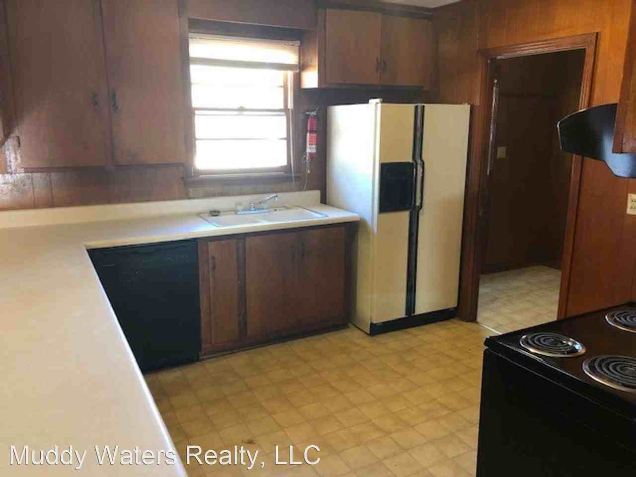 918 Eisenhower Dr - Photo 2 of 10