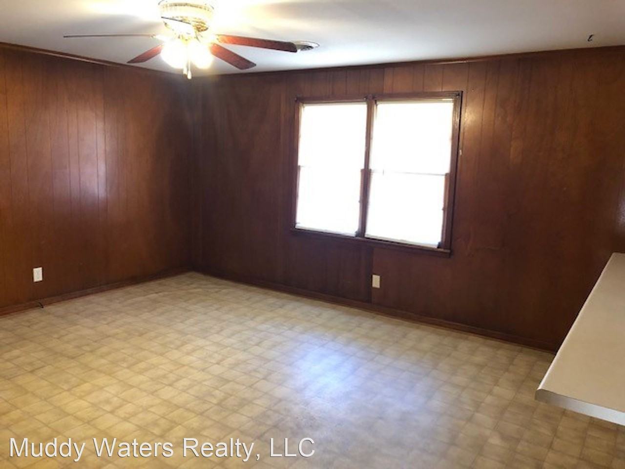 918 Eisenhower Dr - Photo 3 of 10