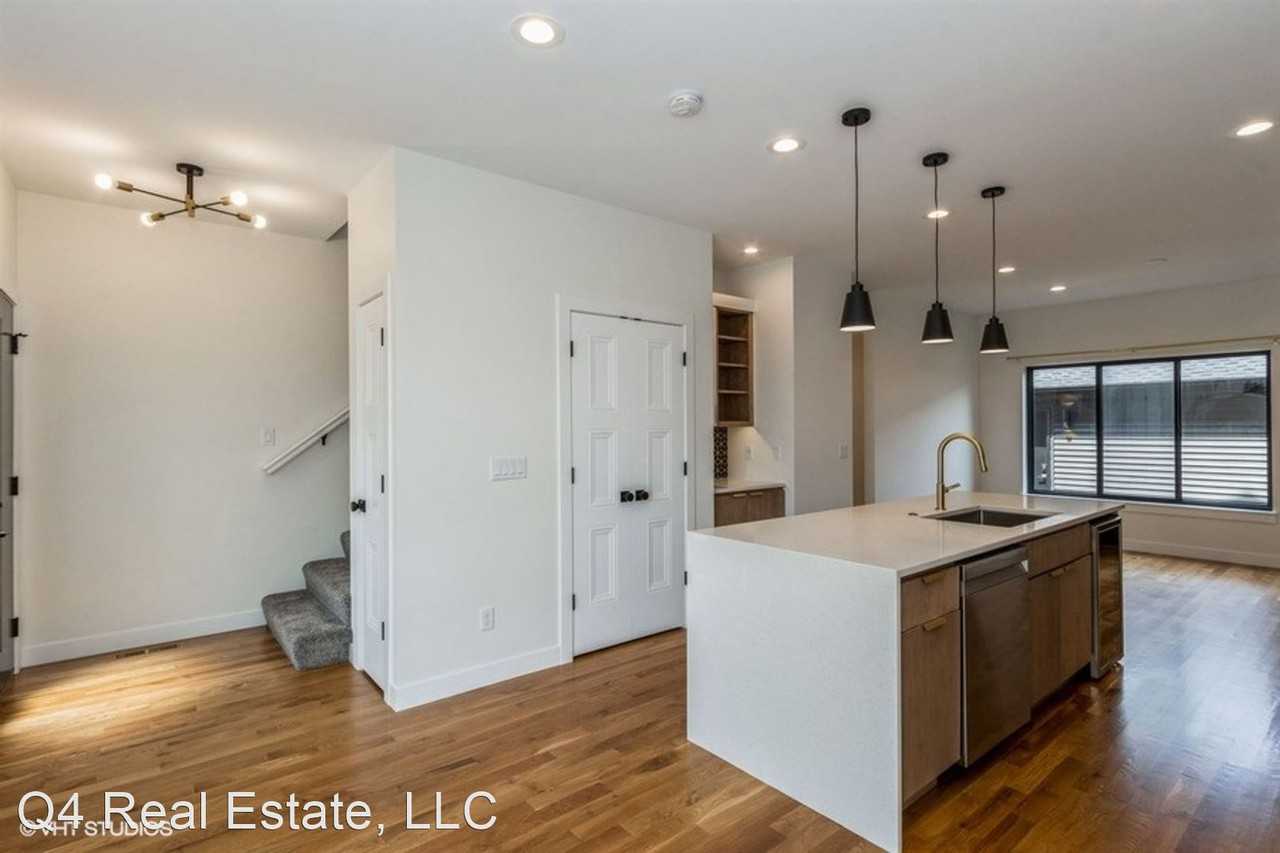 Pilsen Row - Photo 2 of 13